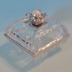 VINTAGE LENOX CRYSTAL TRINKET BOX WITH BEAUTIFUL PERL TOP DESIGN 3X3"